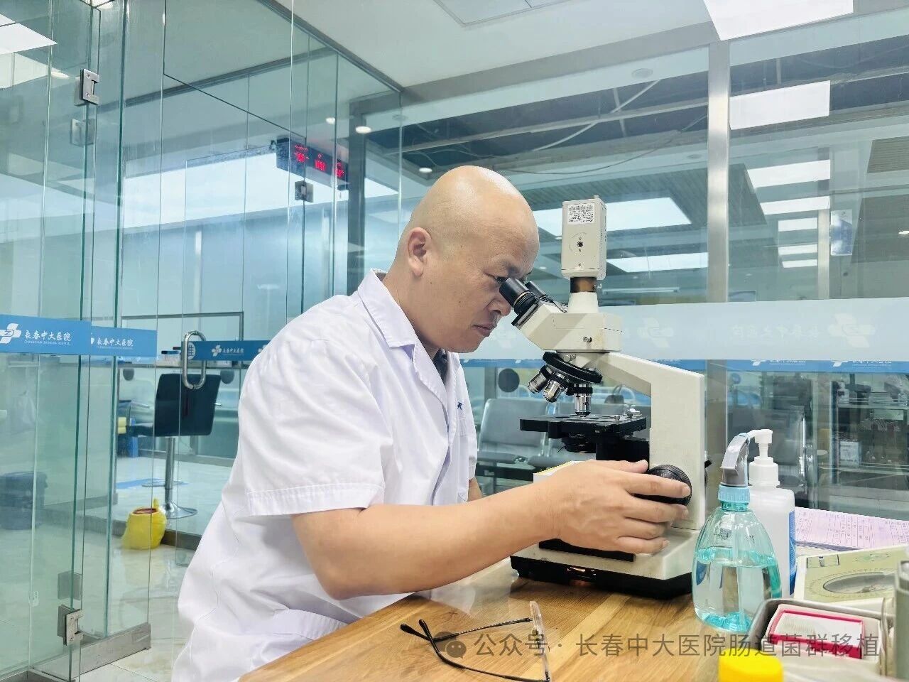 崇左市|高朋磊医师：左手男科临床，右手肠道菌群移植深入研究